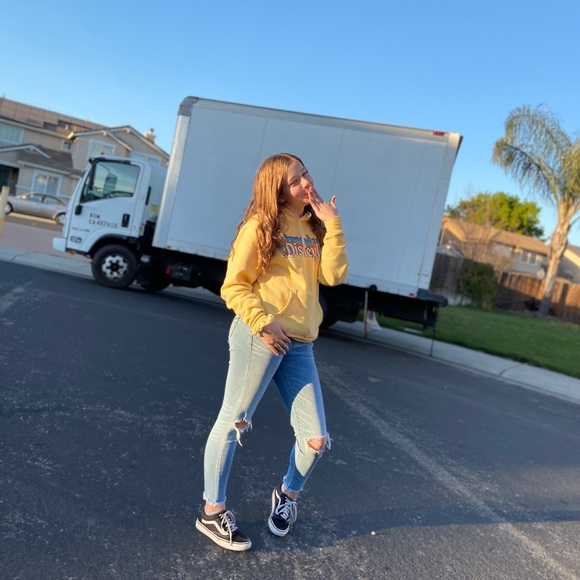 Meet your Posher, Hailey - Picture 1 of 1